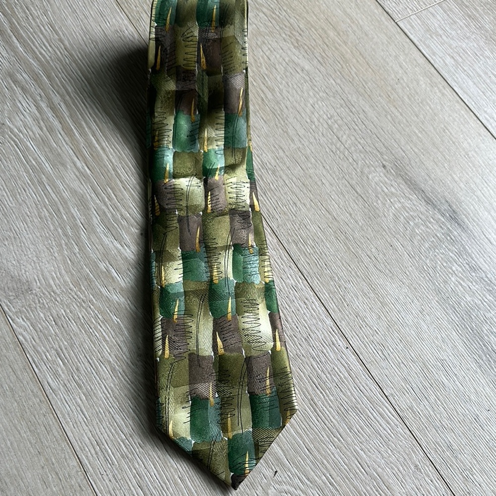 Green and Brown Geometric Pattern Tie